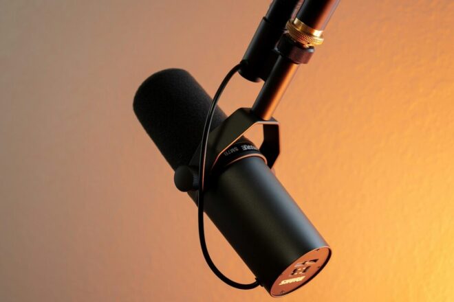 Podcast mic, indicating that this is a link to a podcast episode
